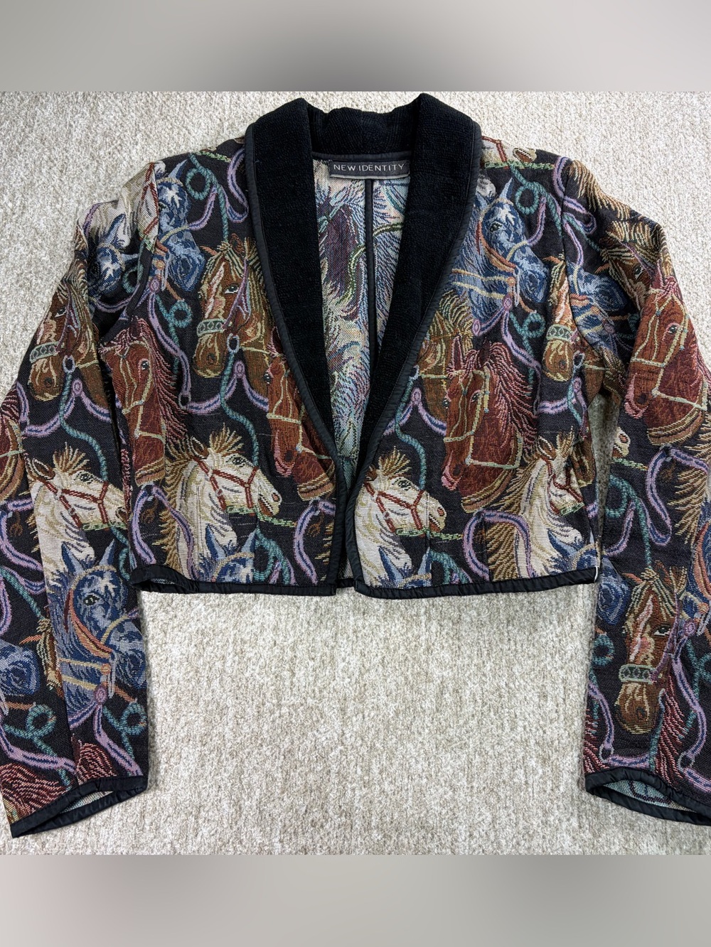Vintage New Identity Women's Cropped Tapestry Jacket in Multi Horse Print